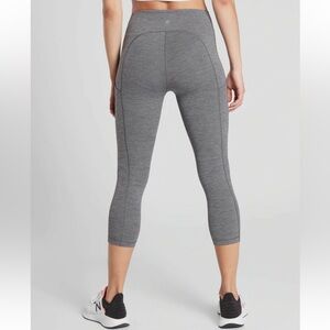 Athleta Ultimate Stash Pocket Capri Leggings Gray Heather - Size S